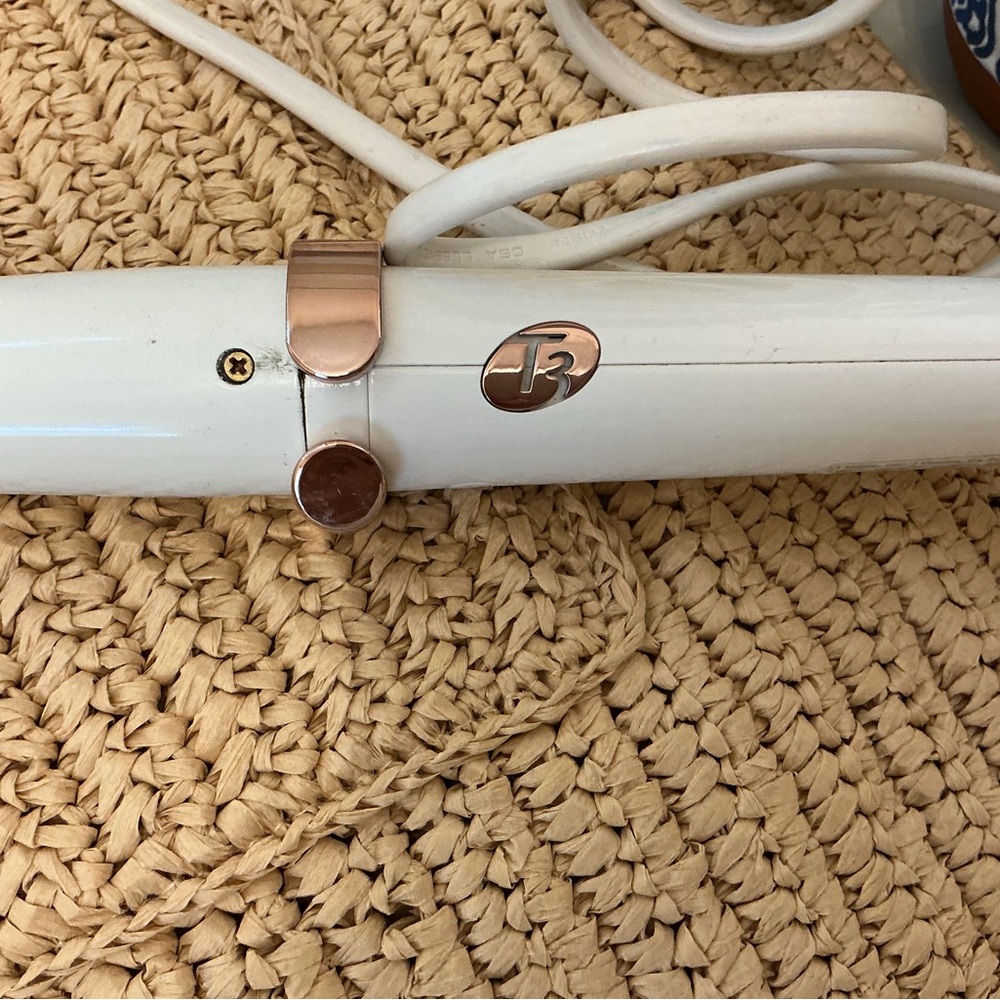 White T3Hair Curling Iron w/Rose Gold Accents white rod curling iron - Picture 3 of 4